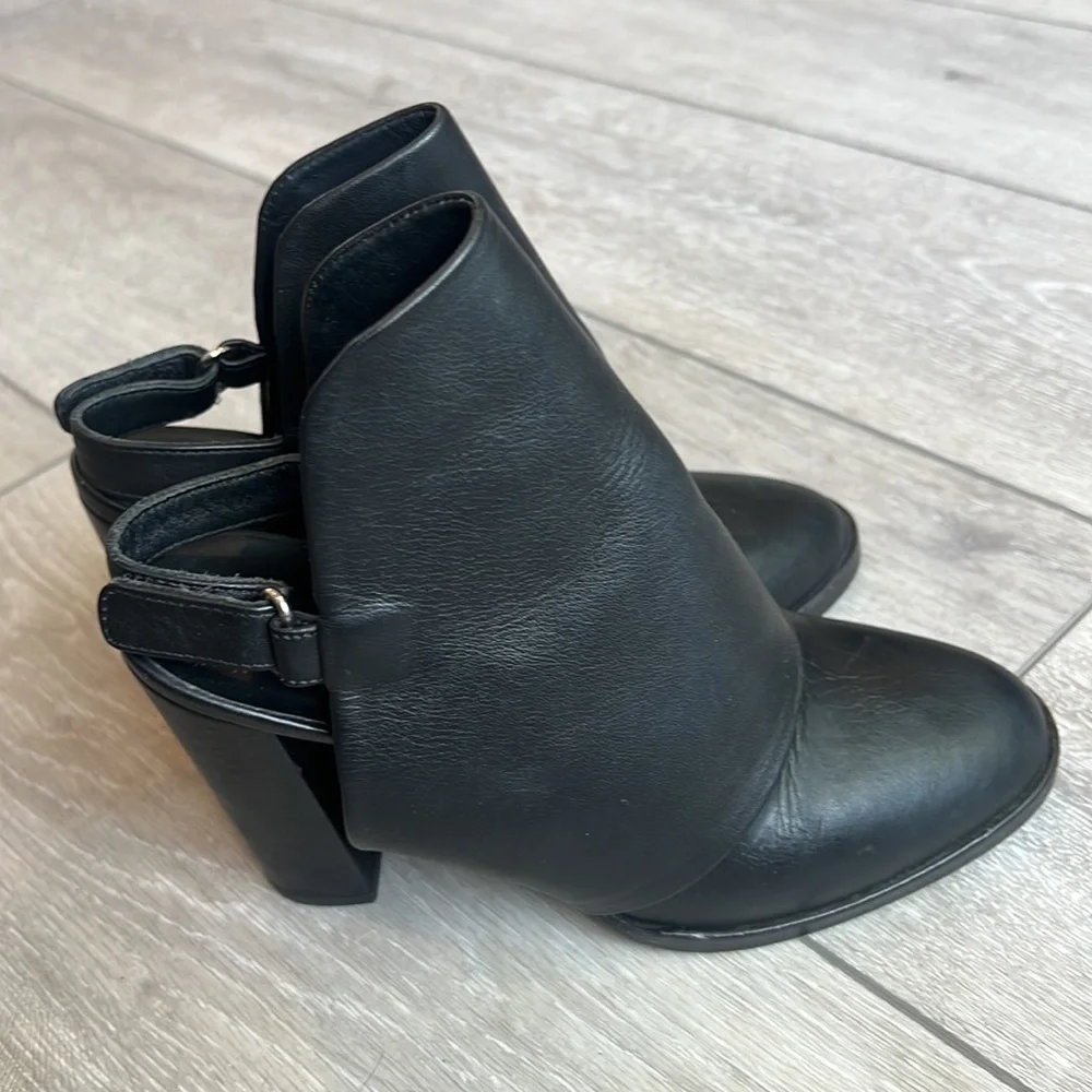 Vince Jody black leather made in Italy slingback ankle boots Size 7